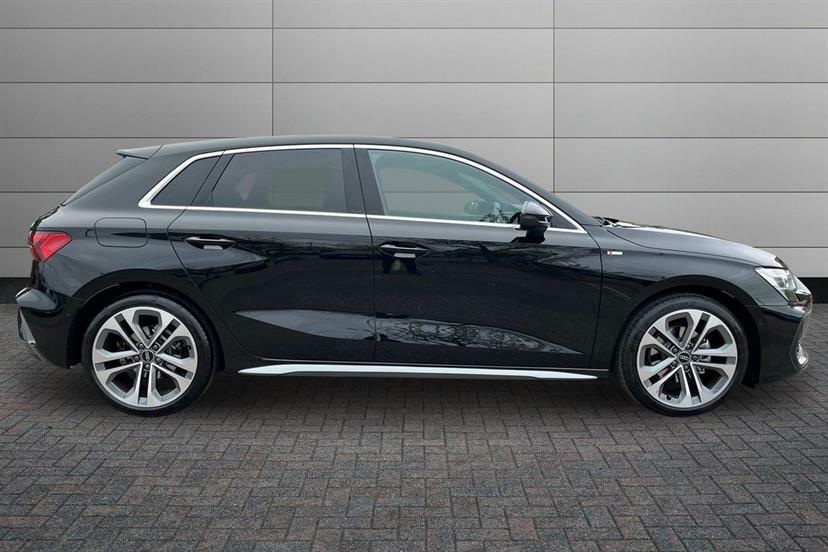 Audi A3 1.5 Tfsi 116 S Line S Tronic LR26GXK Black #4