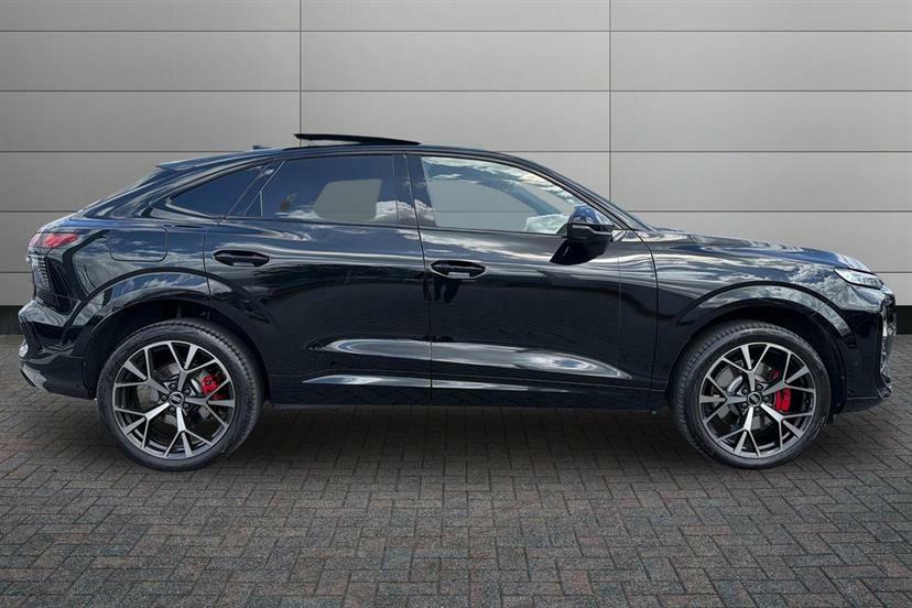 Audi Q3 1.5 E-hybrid Launch Edition Plus S Tronic EA75VKN Black #4