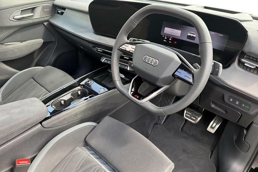 Audi Q3 1.5 E-hybrid Launch Edition Plus S Tronic EA75VKN Black #6
