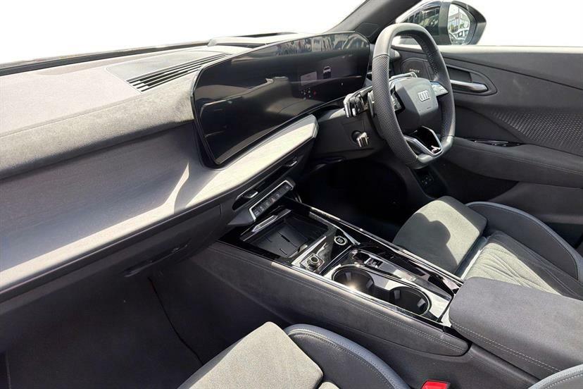 Audi Q3 1.5 E-hybrid Launch Edition Plus S Tronic EA75VKN Black #2