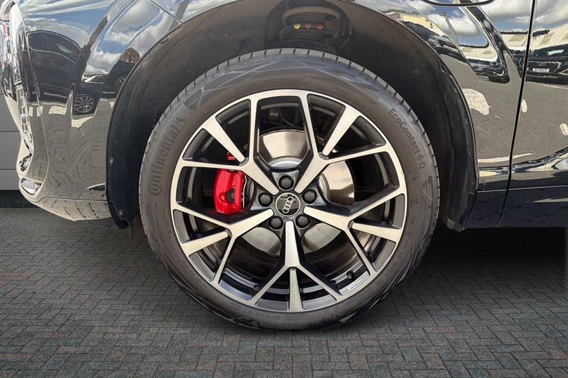 Audi Q3 1.5 E-hybrid Launch Edition Plus S Tronic EA75VKN Black #5