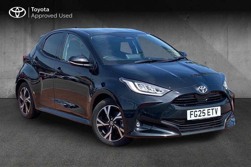Toyota Yaris 1.5 Hybrid Design Cvt Black