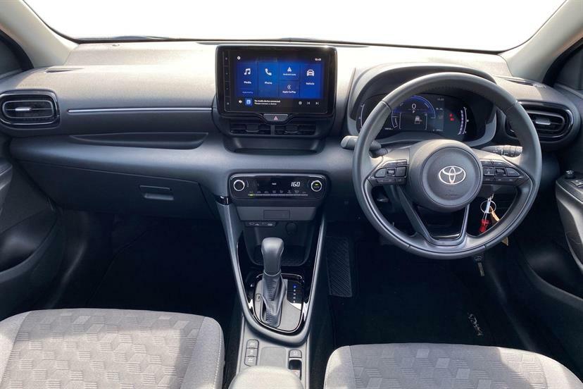 Toyota Yaris 1.5 Hybrid Design Cvt FG25ETV Black #5