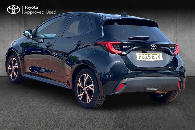 Toyota Yaris 1.5 Hybrid Design Cvt FG25ETV Black #4