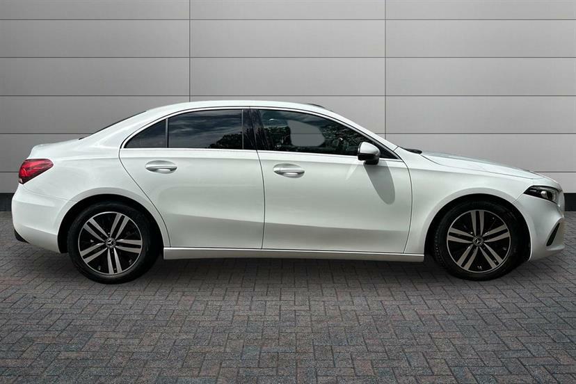 Mercedes-Benz A Class A180d 2.0 Sport MJ71BVO White #3