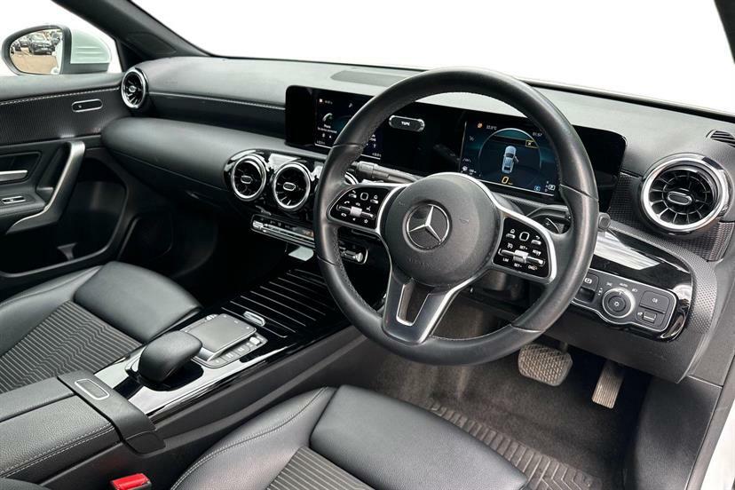 Mercedes-Benz A Class A180d 2.0 Sport MJ71BVO White #5