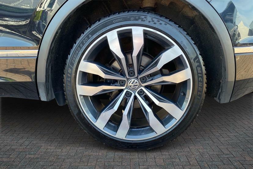 Volkswagen Tiguan 2.0 Tdi 150 4Motion R-line Tech CA20ABU Black #5