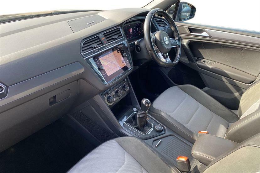 Volkswagen Tiguan 2.0 Tdi 150 4Motion R-line Tech CA20ABU Black #2