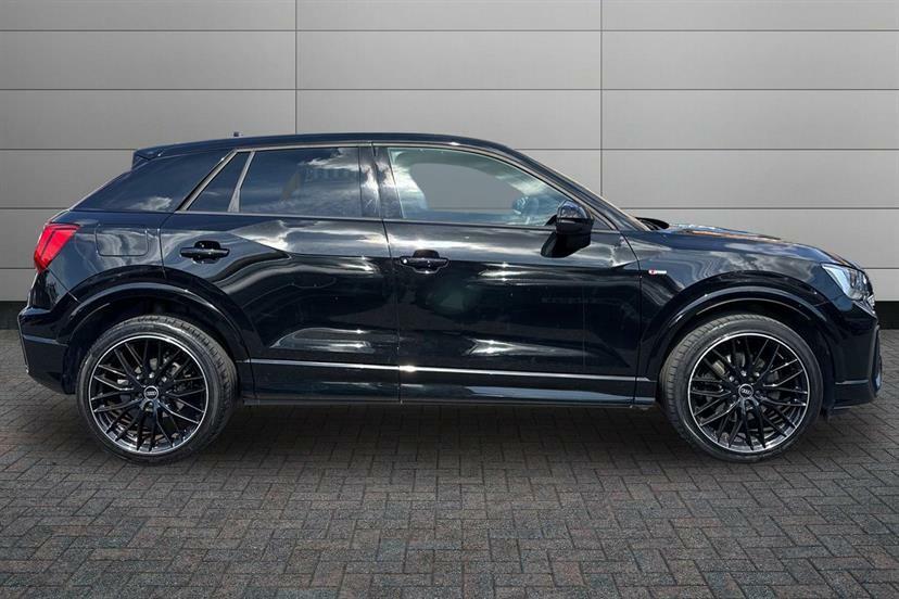 Audi Q2 35 Tfsi Black Edition S Tronic EA23FXP Black #4
