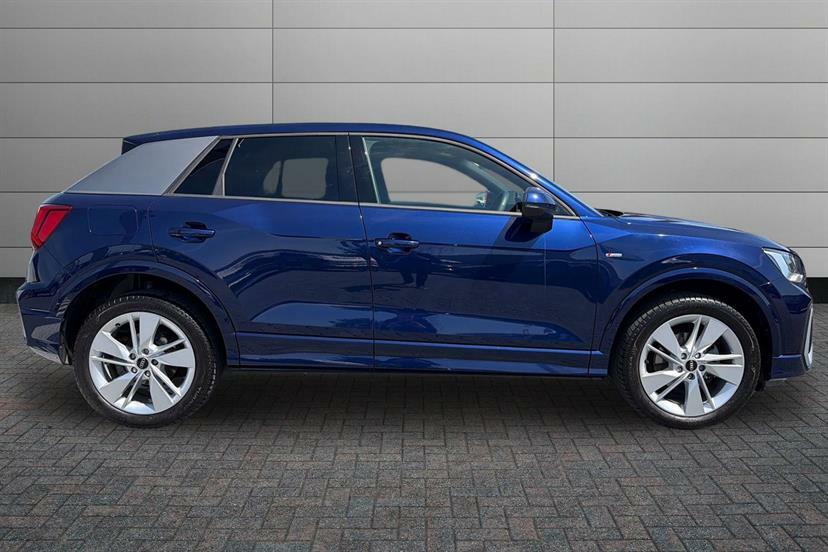 Audi Q2 35 Tfsi S Line S Tronic DC25WYV Blue #4