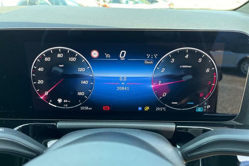 Mercedes-Benz GLA Class 200 Amg Line Premium WL73ABU White #6