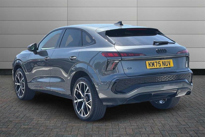 Audi Q3 1.5 E-hybrid Launch Edition S Tronic Grey #3