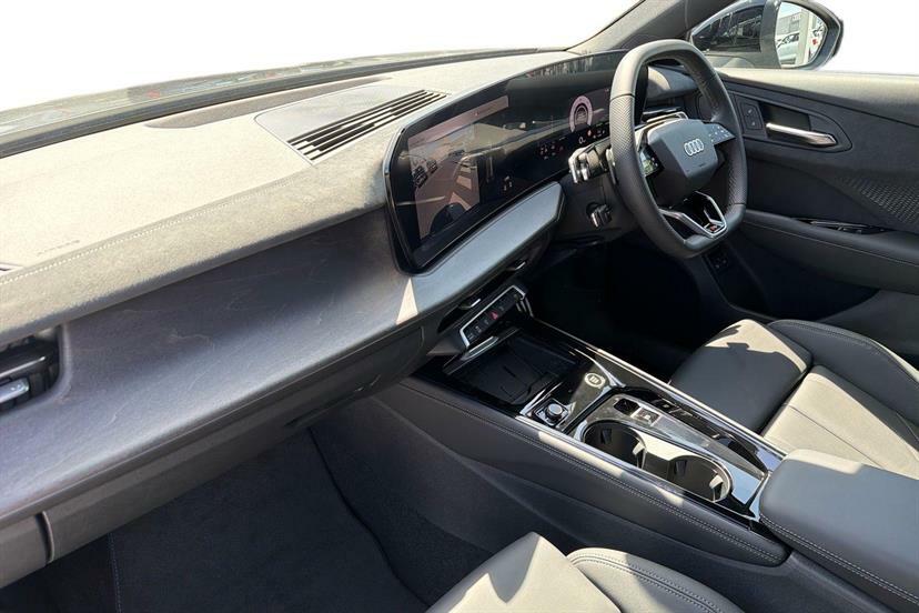 Audi Q3 1.5 E-hybrid Launch Edition S Tronic Grey #2