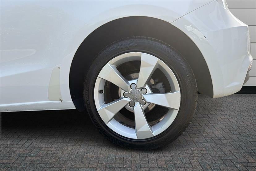 Audi A1 1.0 Tfsi Sport YD18ZUX White #5