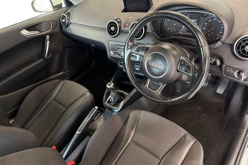 Audi A1 1.0 Tfsi Sport YD18ZUX White #6
