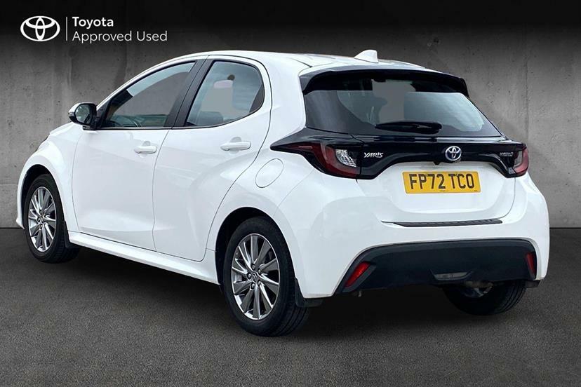 Toyota Yaris 1.5 Hybrid Icon Cvt FP72TCO White #4