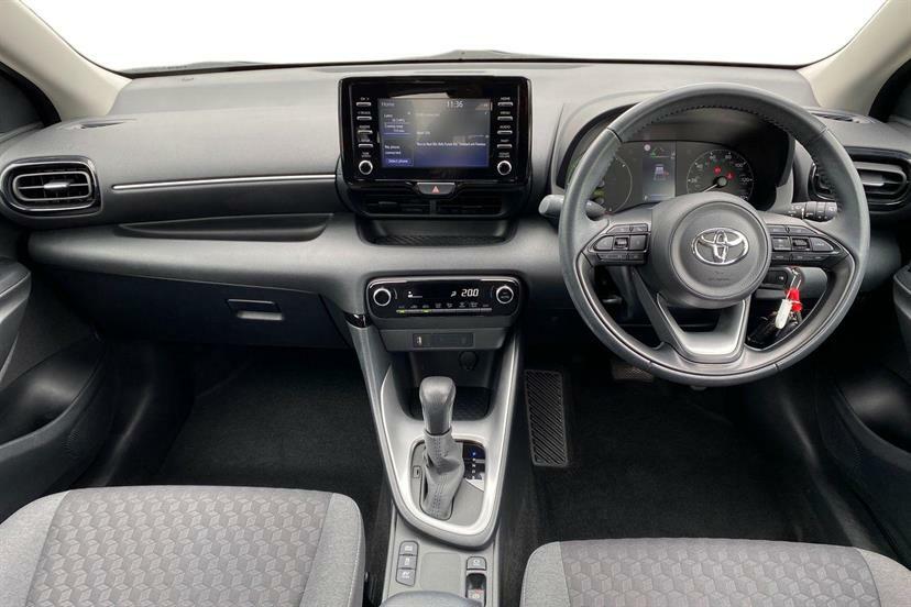 Toyota Yaris 1.5 Hybrid Icon Cvt FP72TCO White #5