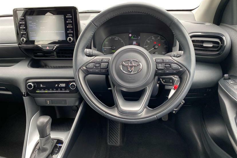 Toyota Yaris 1.5 Hybrid Icon Cvt FP72TCO White #6