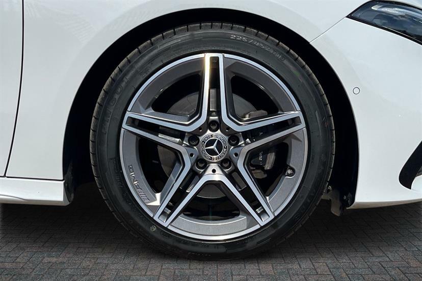 Mercedes-Benz A Class A180 Amg Line Executive AP73OXA White #4