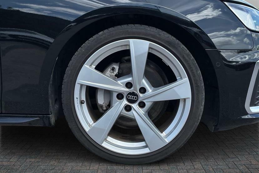 Audi A4 40 Tfsi 204 S Line S Tronic KR24WSV Black #5