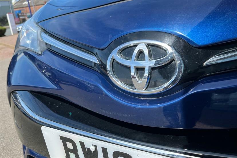 Toyota Avensis 2.0D Business Edition Silver #40