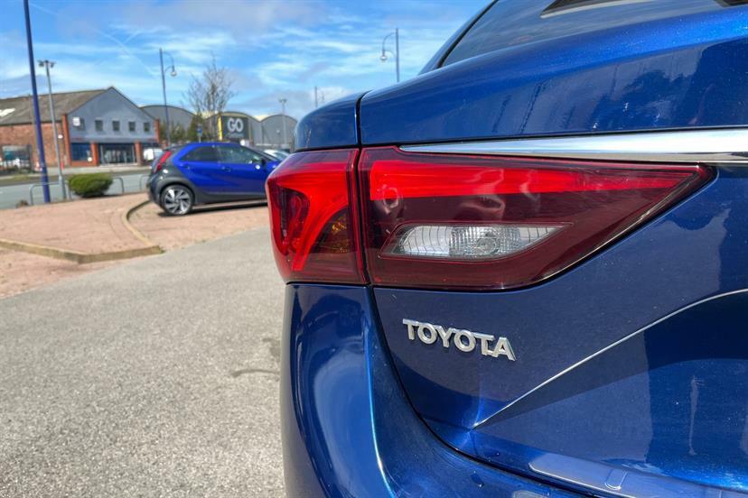 Toyota Avensis 2.0D Business Edition Silver #36