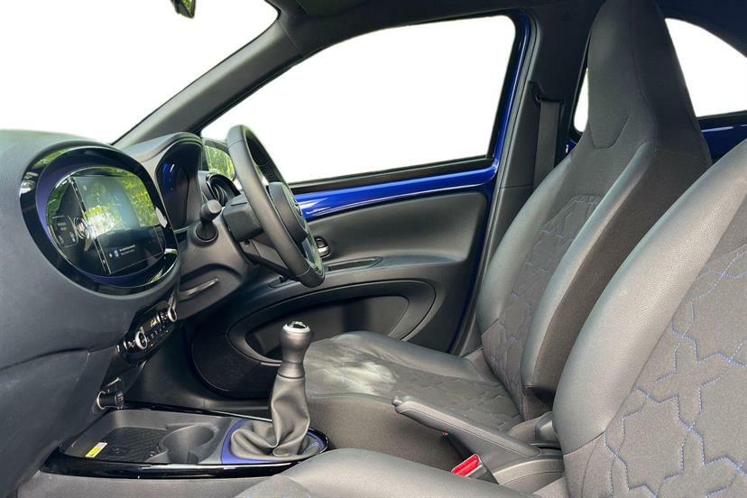 Toyota Aygo X 1.0 Vvt-i Exclusive KV73GOU Black #2