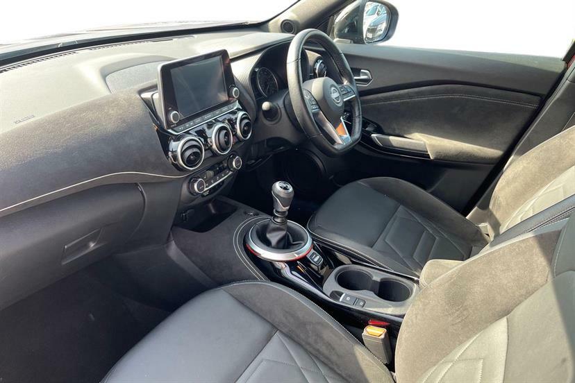 Nissan Juke 1.0 Dig-t 114 Tekna OV24ZMZ Black #2