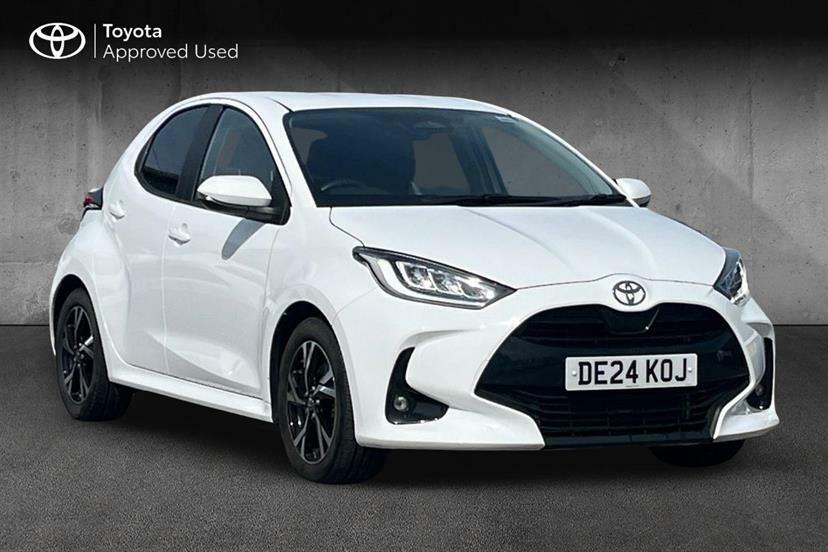 Toyota Yaris 1.5 Hybrid Design Cvt White