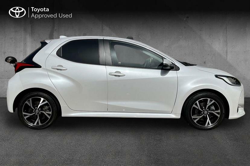Toyota Yaris 1.5 Hybrid Design Cvt Safety Pack GF24KUU White #4