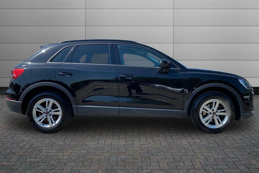 Audi Q3 35 Tfsi Technik KS72BHE Black #4