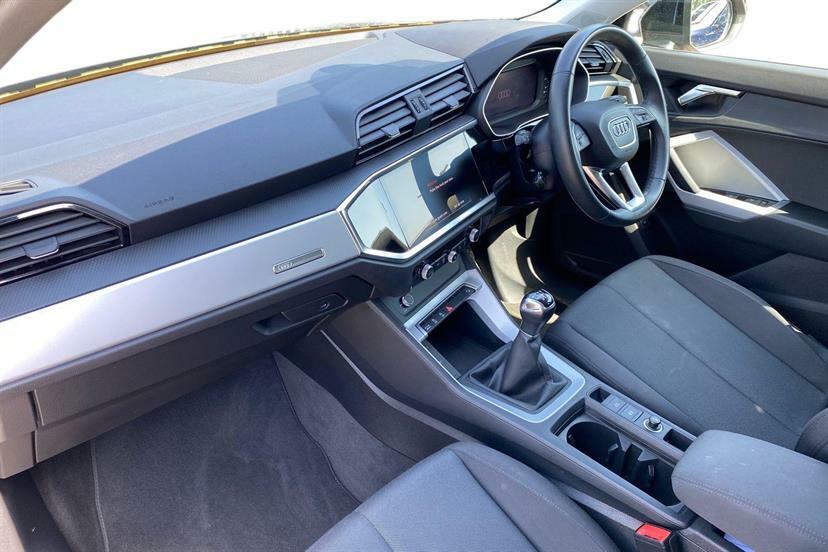 Audi Q3 35 Tfsi Technik KS72BHE Black #2