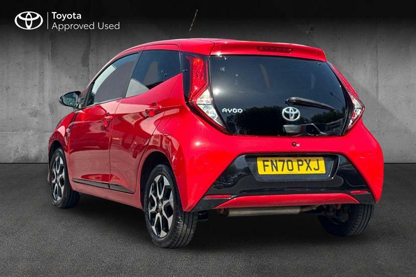 Toyota Aygo 1.0 Vvt-i X-trend Tss FN70PXJ Red #4