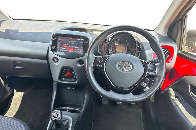 Toyota Aygo 1.0 Vvt-i X-trend Tss FN70PXJ Red #6