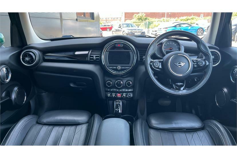 Mini Hatch 1.5 Cooper Exclusive II Comfortnav Pck GX21DTO Green #4