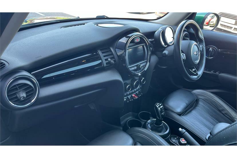 Mini Hatch 1.5 Cooper Exclusive II Comfortnav Pck GX21DTO Green #6