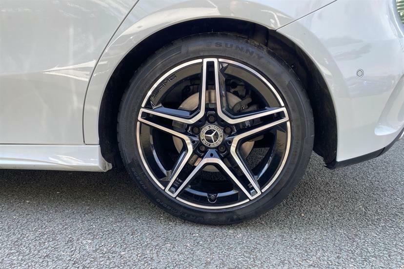Mercedes-Benz A Class A200 Amg Line Premium KN23YZJ White #4
