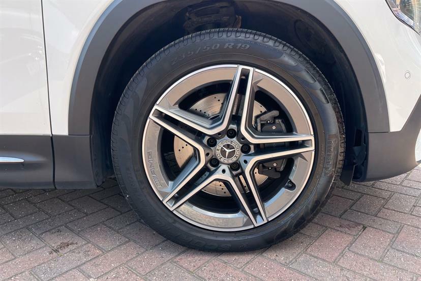 Mercedes-Benz GLB Class 220D 4Matic Amg Line Prem 8G-tron 5 Seat KW20DFC White #4
