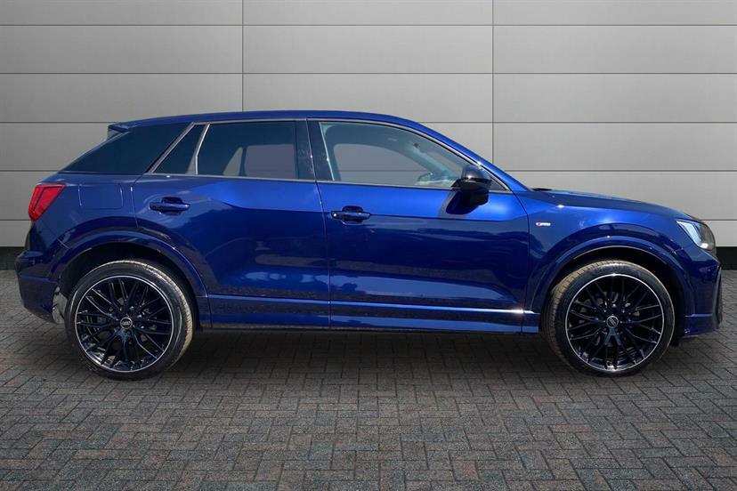 Audi Q2 35 Tfsi Black Edition S Tronic LT73OYH Blue #4