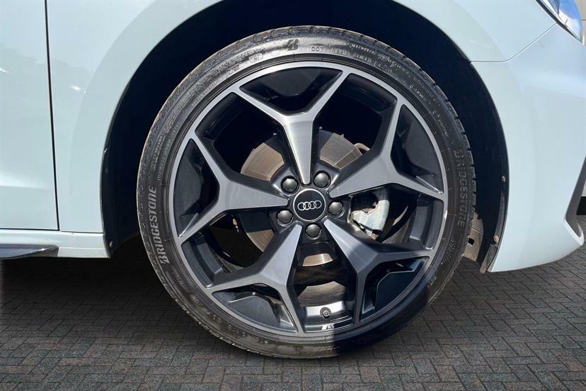 Audi A1 35 Tfsi Black Edition S Tronic AO74XHX Grey #5
