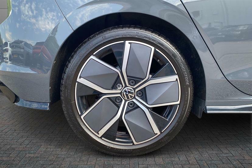 Volkswagen Golf 1.5 Etsi 150 Black Edition Dsg MT75JHJ Grey #5