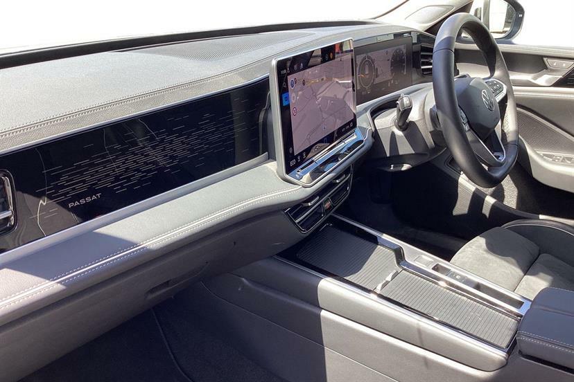 Volkswagen Passat 1.5 Tsi Ehybrid Elegance Dsg PE25YWT White #2
