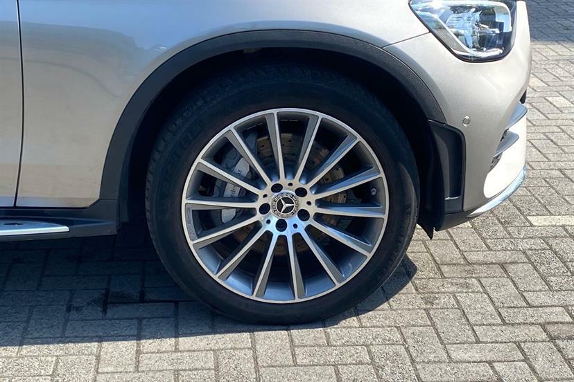 Mercedes-Benz GLC Class 300 4Matic Amg Line Premium 9G-tronic Silver #4