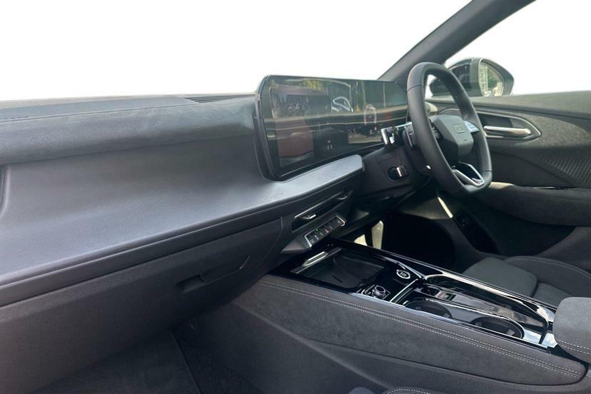 Audi Q3 1.5 E-hybrid Edition 1 S Tronic Soundvision Green #2