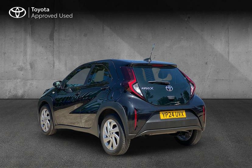Toyota Aygo X 1.0 Vvt-i Pure YP24UVX Black #4