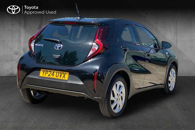 Toyota Aygo X 1.0 Vvt-i Pure YP24UVX Black #2