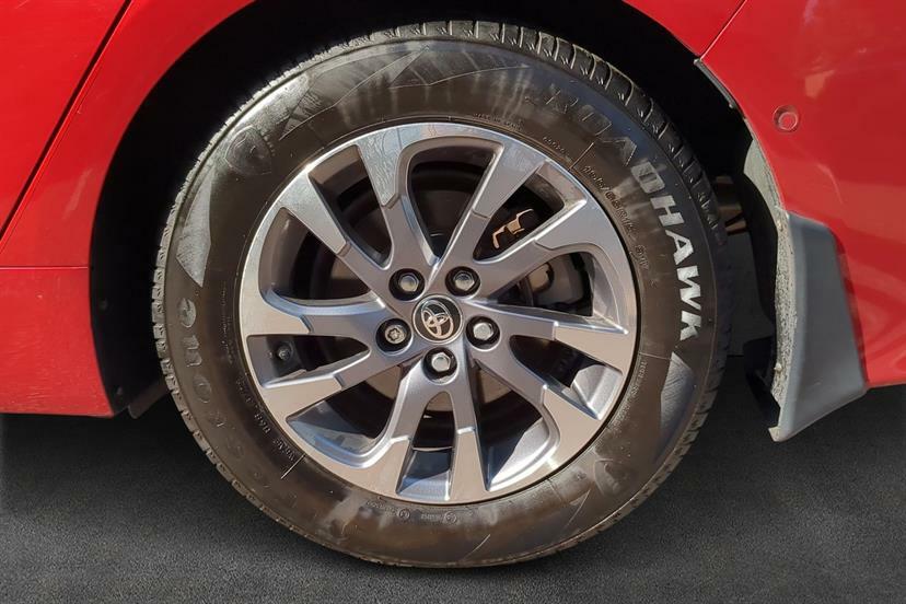 Toyota Prius 1.8 Vvti Plug-in Excel Cvt Red #5