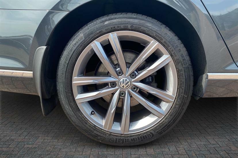 Volkswagen Passat 2.0 Tdi Gt Dsg Panoramic Roof 7 Speed PE68KTD Grey #5