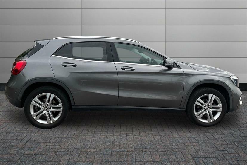 Mercedes-Benz GLA Class 200 Sport Executive Grey #3