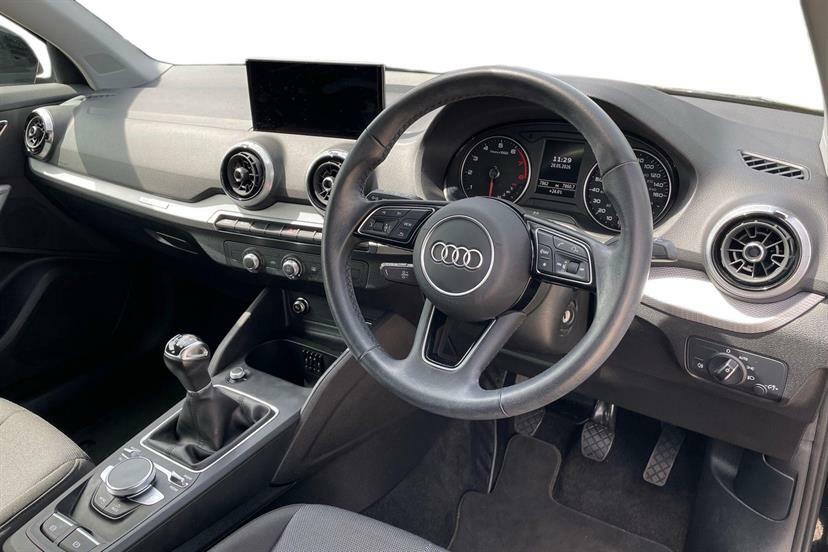 Audi Q2 30 Tfsi Technik Black #6